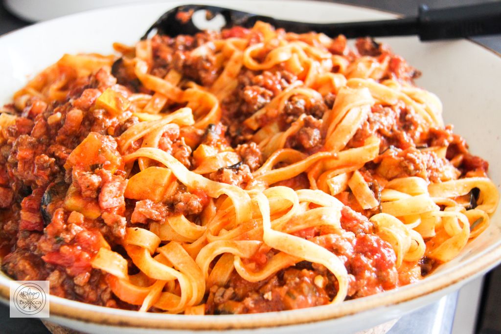 Tagliatelle mit Gemüse-Fleisch Sauce – Tagliatelle with Veggie-Meat Sauce