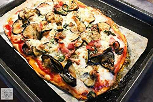 Pizza mit Aubergine und Speck – Pizza with Eggplant and Bacon