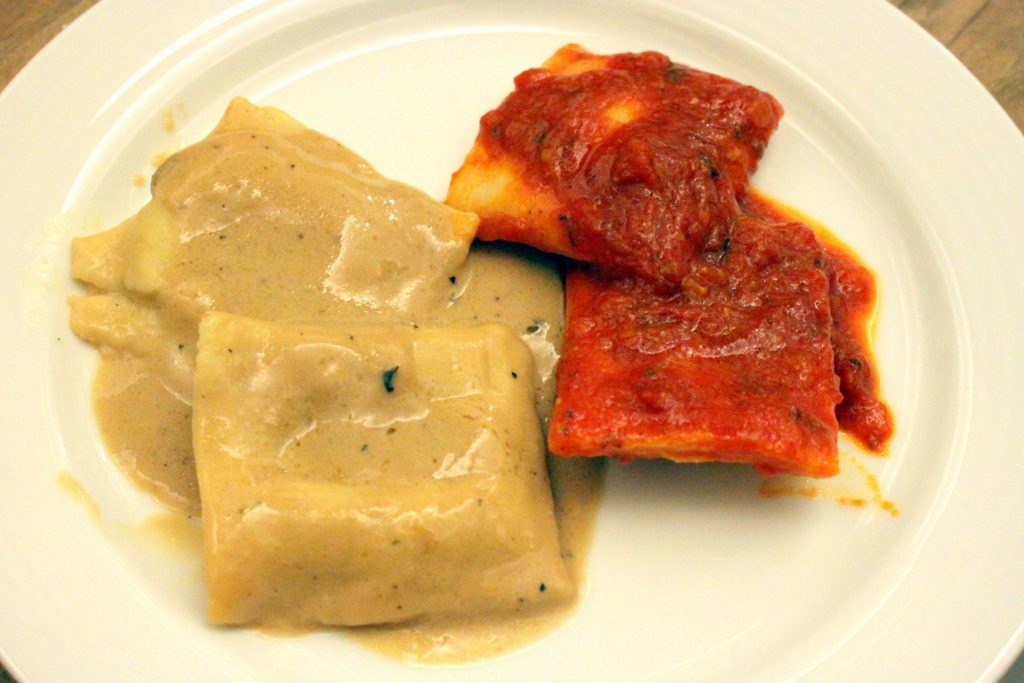 Zwei verschieden gefüllte Ravioli – Two different filled Ravioli