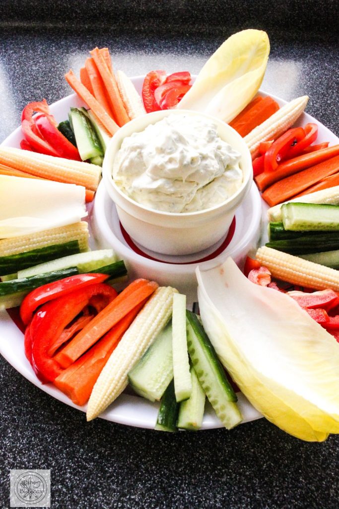 Gemüsesticks mit verschiedenen Dips – Vegetable Sticks with different Dips
