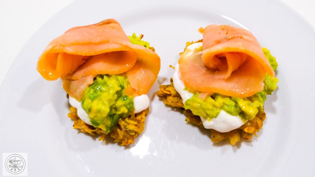 Süsskartoffel mit Guacamole und geräuchertem Lachs – Sweet Potato with Guacamole and smoked Salmon