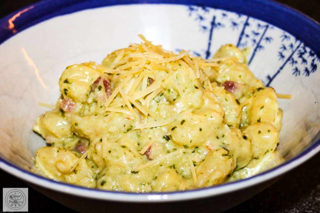 Selbstgemachte Gnocchi mit Pesto – Homemade Gnocchi with Pesto
