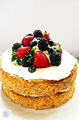 Kokosnuss-Baiser-Torte mit Beeren – Coconut Baiser Cake with Berries