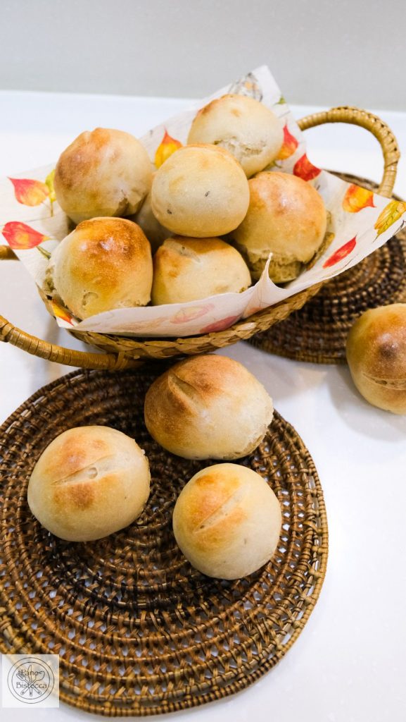 Pizzateig Brötchen mit Rosmarinsalz – Pizza Dough Bread Rolls with Rosemary Salt