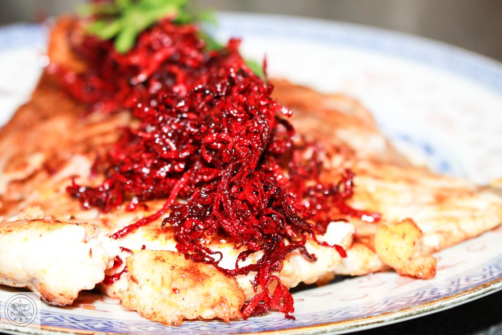 Sole Filet mit frittierten Randenfäden – Sole Fillet with Beetroot Strings