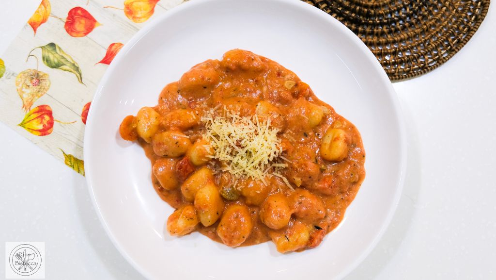 Gnocchi mit Tomaten-Käsesauce – Gnocchi with Tomato-Cheese Sauce