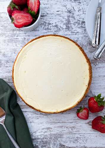 Classic Cheesecake with Sour Cream | Piece of Lulu