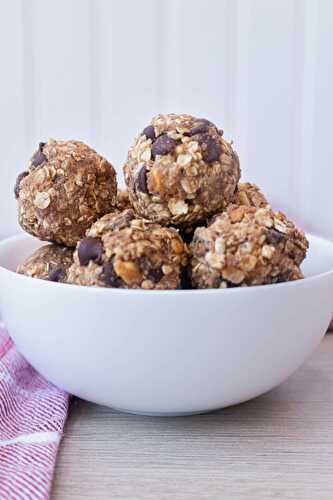 The Easiest Peanut Butter Chocolate Protein Balls