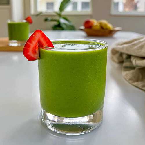 Strawberry Banana Spinach Smoothie for Weight Loss
