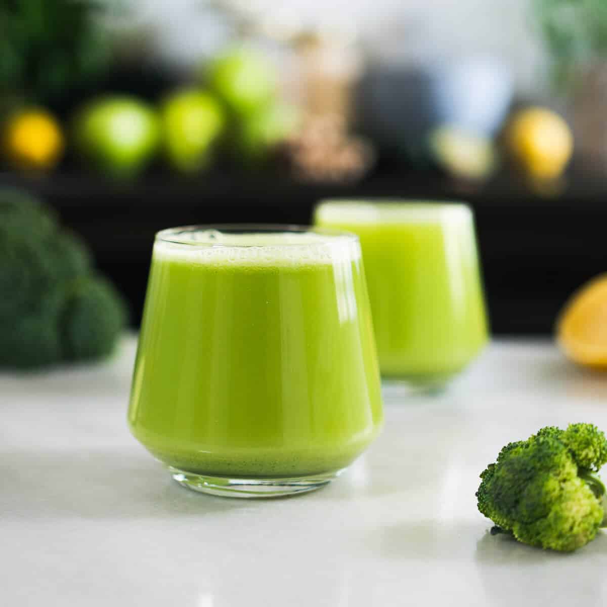 Benefits of Broccoli Juice + Juicer Recipe
