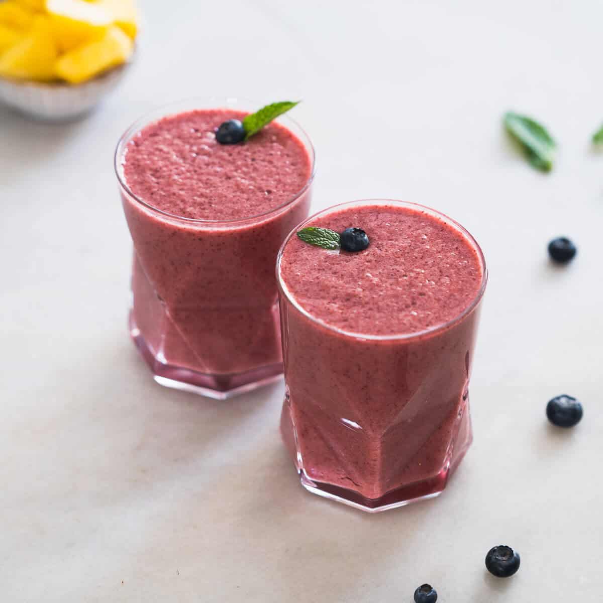 Blueberry Pineapple Smoothie without Banana (3 ingredients!)