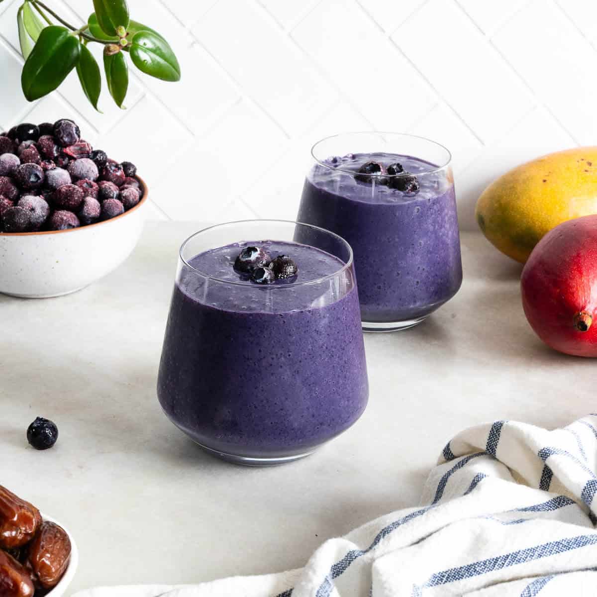 Blueberry Mango Smoothie (Protein-packed)