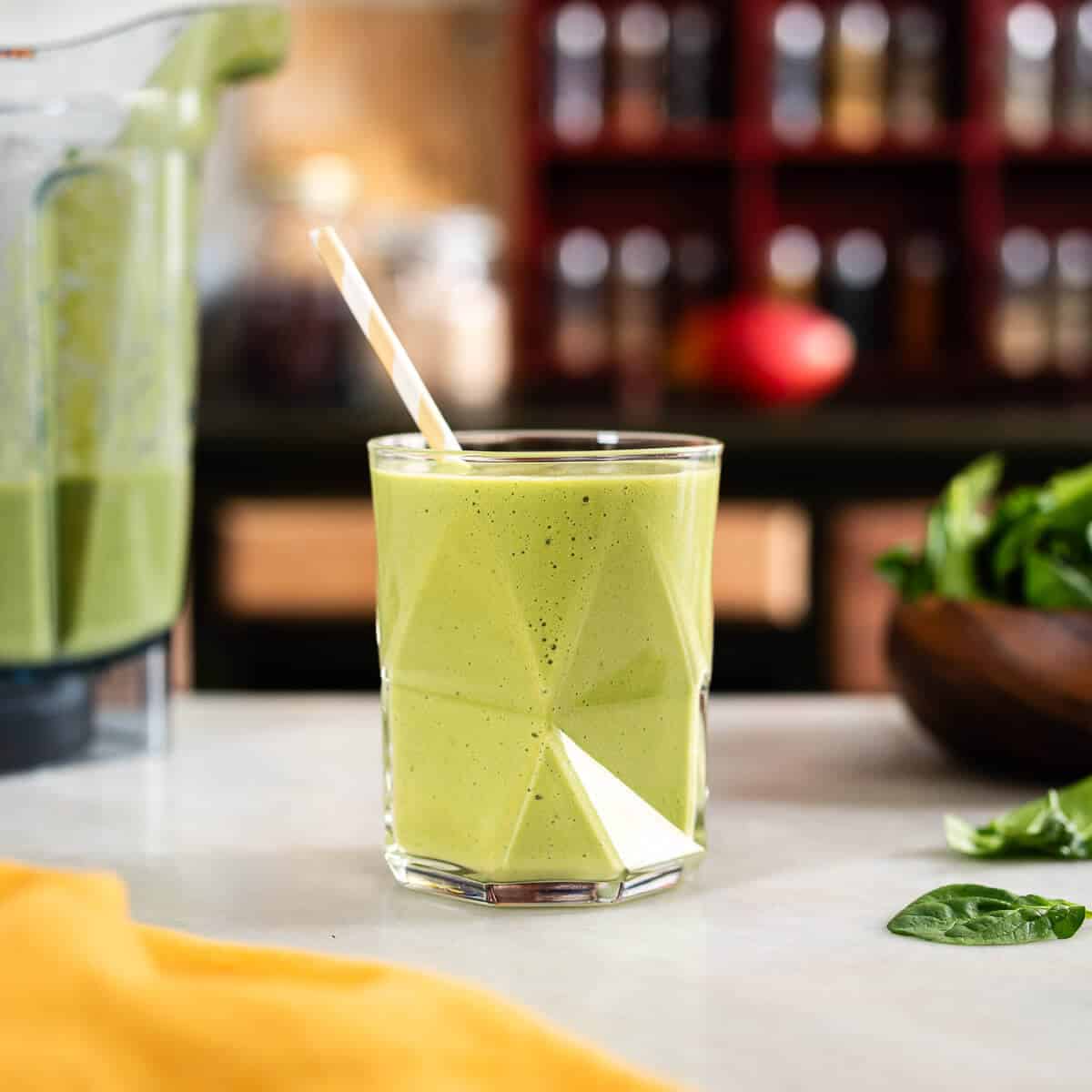 Spinach Mango Smoothie (Protein-Packed)