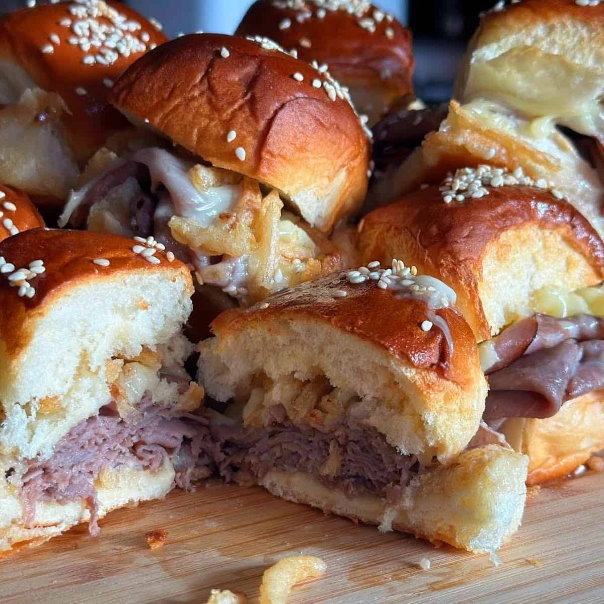Roast Beef Sliders on Hawaiian Rolls
