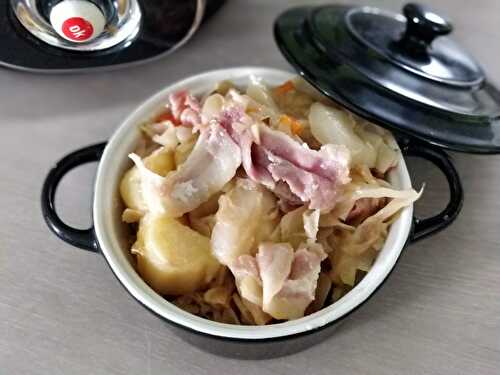 A pot of white cabbage without sausage