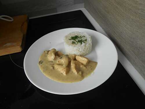 Chicken tenderloin with curry and coconut milk