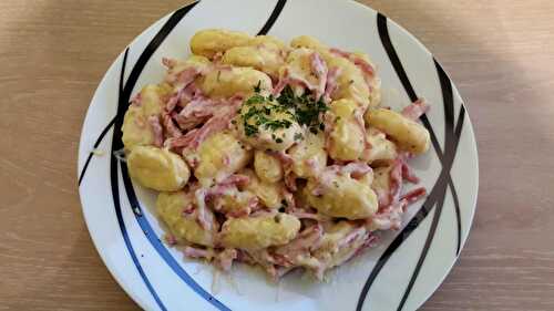 Gnocchi, bacon and soft creamy cheese