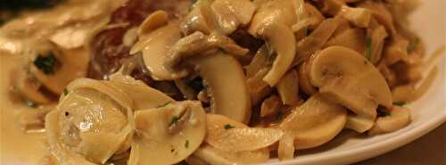 Mushrooms and onions with fresh cream