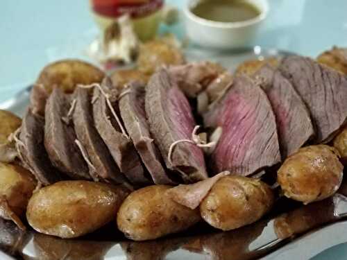 Roast with garlic and small potatoes