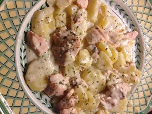 Salmon with potatoes and cream