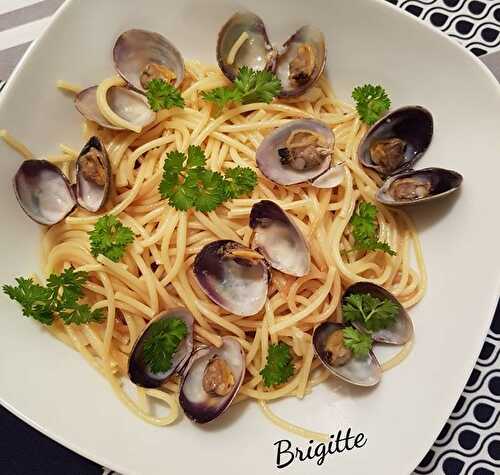 Spaghetti vongole (clams)