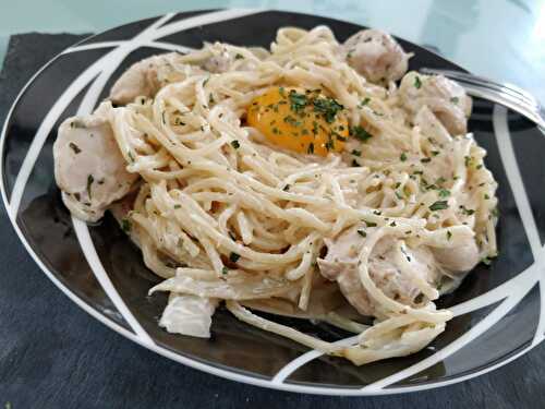 Spaghetti with soft cream cheese and chicken