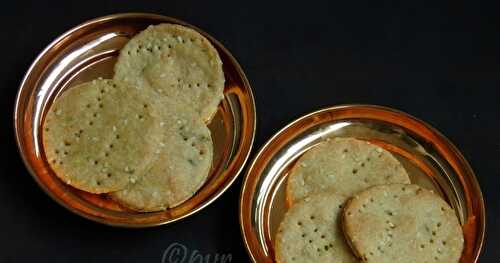 Baked Mathri/Baked Sesame Mathri/Baked Salt Crackers