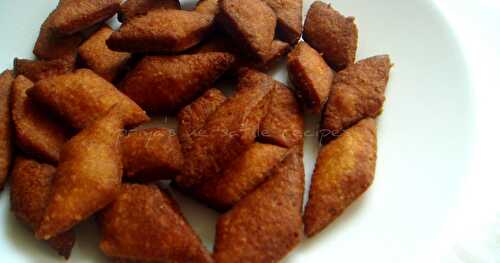 Cornmeal Shakkarpara/ Cornmeal Jaggery Biscuits