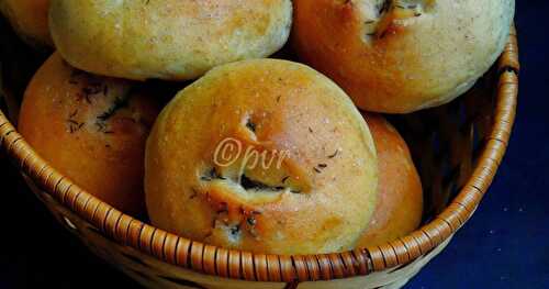 Eggless Kimmelweck/Kummelweck Rolls