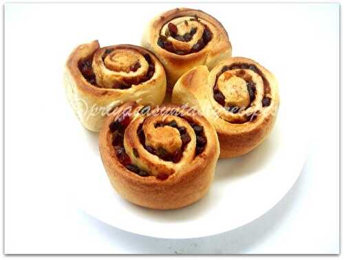 Eggless Mini Tutti Fruti Cinnamon Rolls