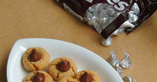Eggless Peanut Blossom Cookies/Peanut Butter Blossom Cookies