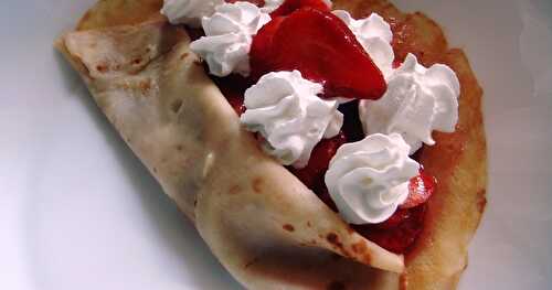 French Pancakes(Crêpes) Stuffed With Strawberries