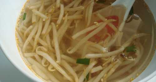 Kong Na Mool Gook (Soyabean Sprouts Soup)