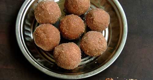 Red Rice Flakes Laddoos / Sivappu Arusi Aval Urundai