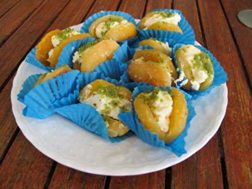 Apricots filled with Clotted Cream
