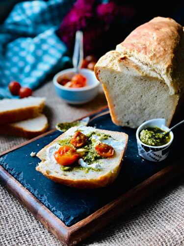 Black pepper and olive oil homemade bread