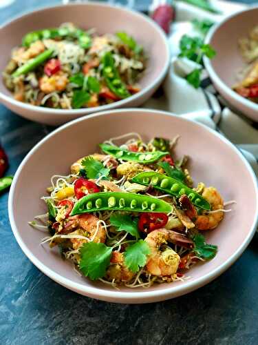 Singapore-style noodles stir fried with shrimps and vegetables