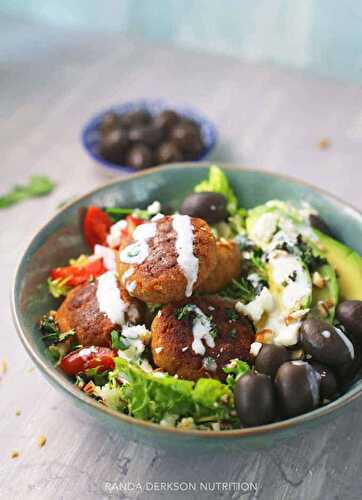 Mediterranean salad with Falafel