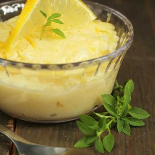 Self-saucing baked lemon pudding