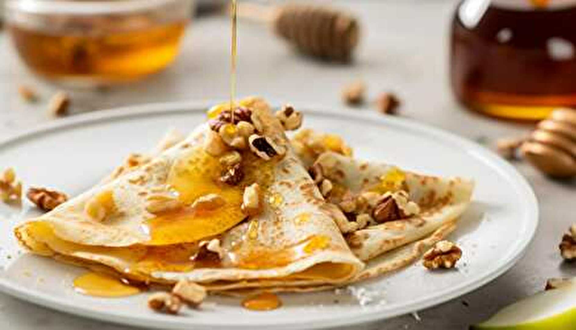 Crêpes with Maple Syrup and Nuts
