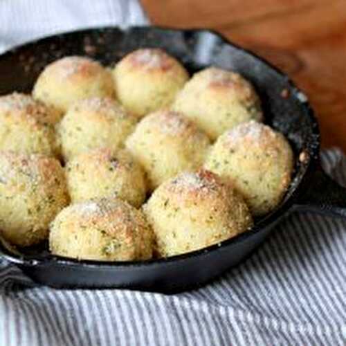 Buttery Keto Garlic Bread Rolls