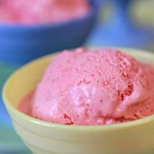 Keto Strawberry Frozen Yogurt 