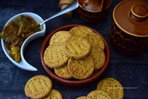 Baked mathri recipe | Mathri recipe | Namkeen mathri recipe | How to make mathri - Rumki's Golden Spoon