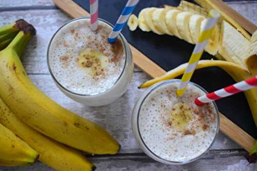 Banana smoothie yogurt | Banana smoothie healthy | Banana smoothie for breakfast - Rumki's Golden Spoon