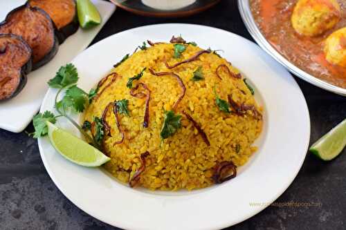 Bhuna khichuri recipe | How to make bhuna khichuri | Bhuna khichuri bangladesh - Rumki's Golden Spoon