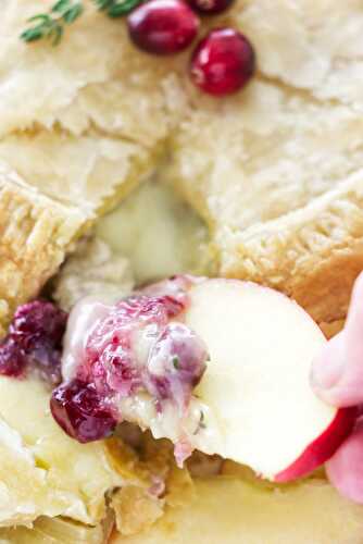Baked Brie in Puff Pastry with Cranberry Sauce