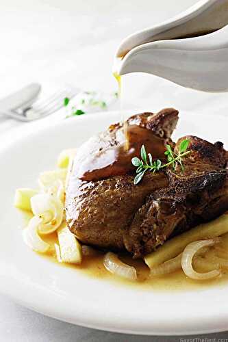 Pork chops with onions and apples