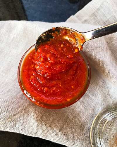 Easy Homemade Sriracha Hot Sauce