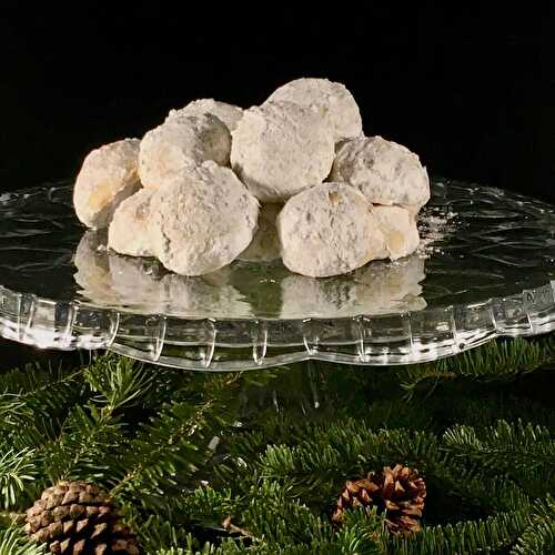 Pecan Snowball Cookies (Mexican Wedding Cookies)