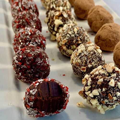 Easy Chocolate Truffles (only 4 ingredients!)